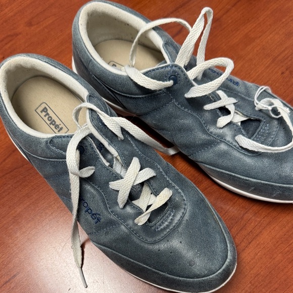 Propet sneakers size 10.5 wide // 082803 - Picture 1 of 3